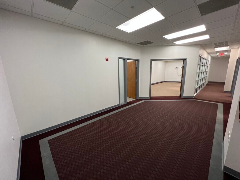 700 Parker Sq, Flower Mound, TX à louer - Photo intérieure – Image 3 sur 9