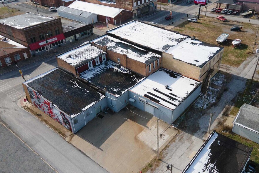 111 W Main St, West Frankfort, IL à vendre - Photo de l’immeuble – Image 3 sur 5