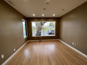 4652 Katella Ave, Los Alamitos, CA à louer Photo intérieure– Image 2 sur 20