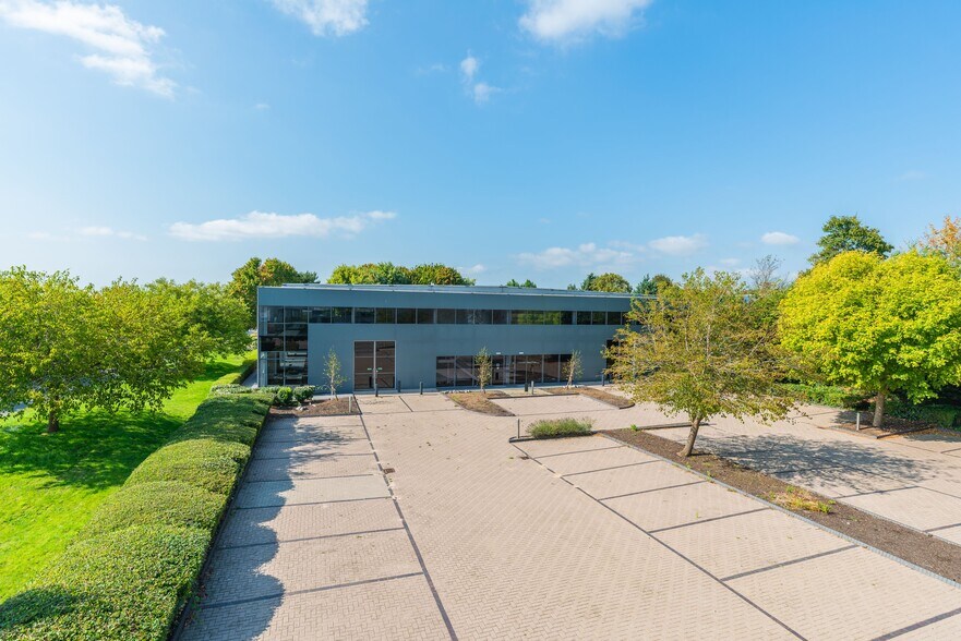2 Kembrey Park, Swindon à louer - Photo de l’immeuble – Image 3 sur 5