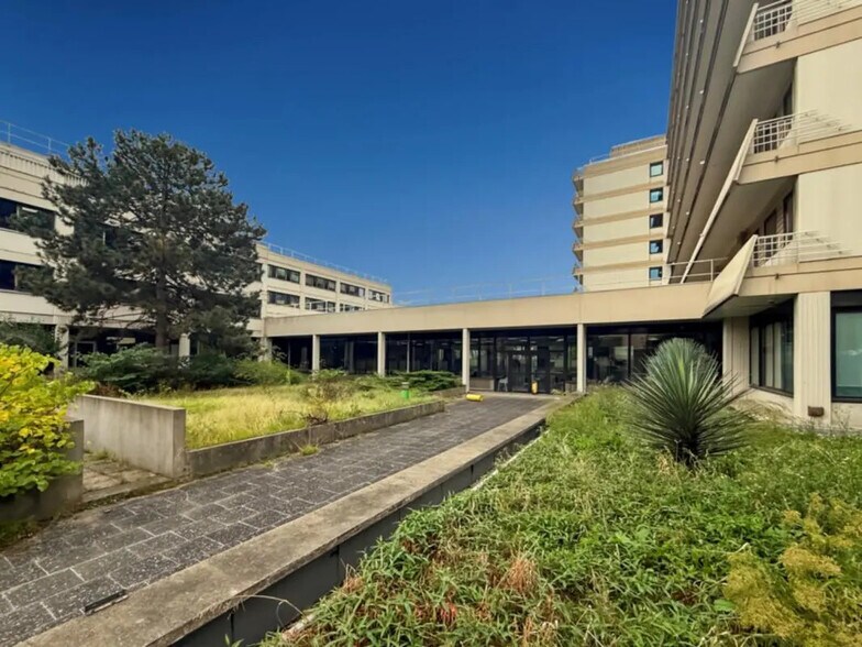 Bureau dans Maisons-Alfort à louer - Photo de l’immeuble – Image 1 sur 8