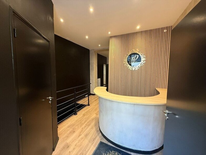 67 Rue Dulong, Paris à vendre - Hall d’entrée – Image 3 sur 13