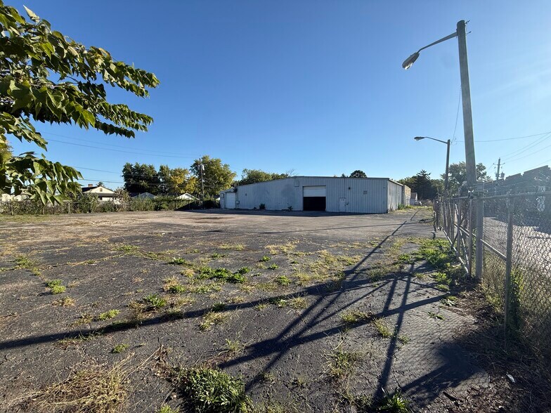 2160 Fletcher Ave, Indianapolis, IN à louer - Photo de l’immeuble – Image 1 sur 8