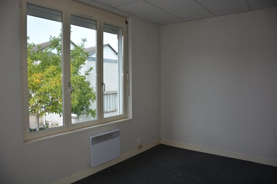 99 Avenue Louis Gallouedec, Fleury-les-Aubrais à louer - Photo de l’immeuble – Image 2 sur 7