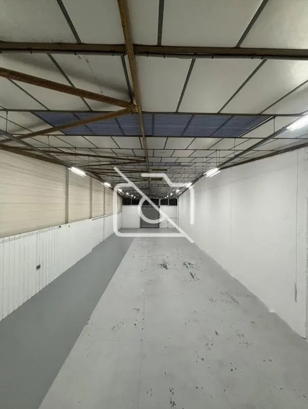 Industriel/Logistique dans Coignières à louer Photo intérieure– Image 1 sur 8