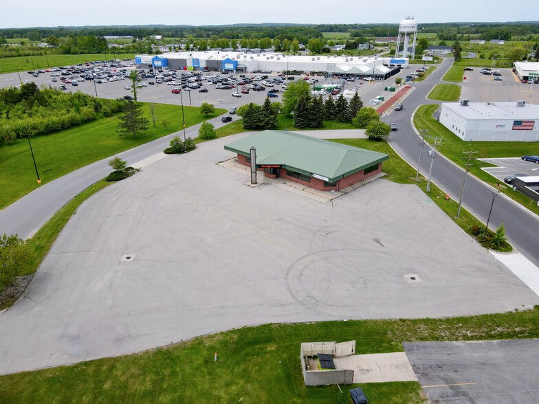 245 Mill St, Cheboygan, MI à louer - Photo de l’immeuble – Image 1 sur 11