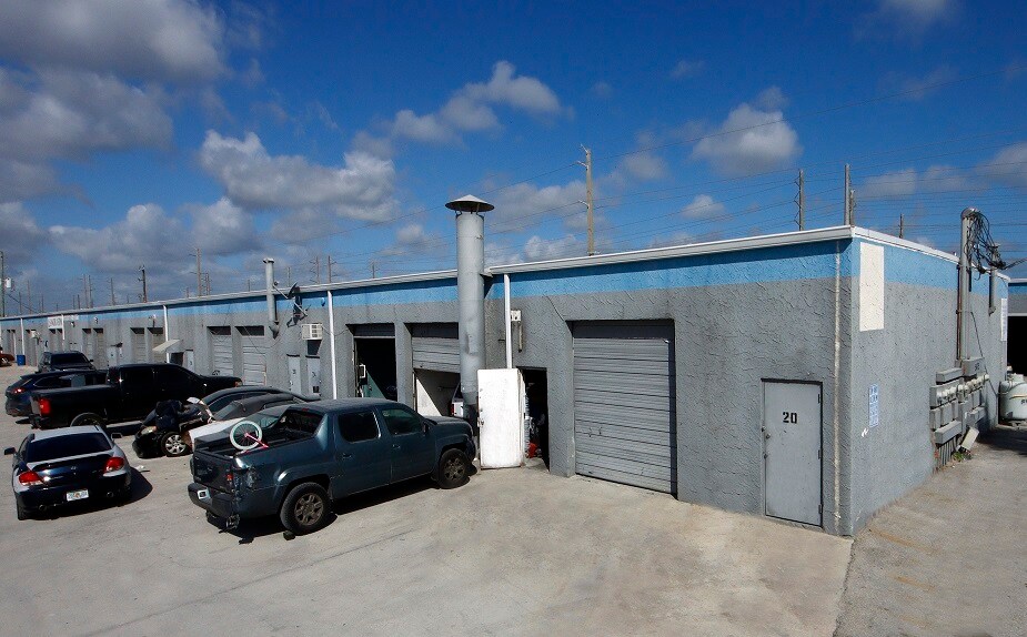 5449 Maule Way, Mangonia Park, FL à louer - Photo de l’immeuble – Image 3 sur 11