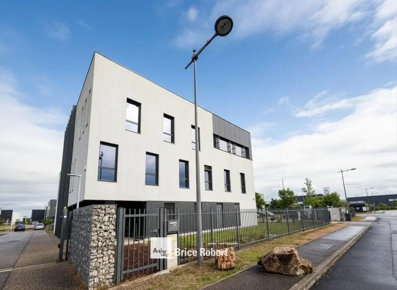 3 Rue Jean Carmet, Saint-Priest à vendre - Photo de l’immeuble – Image 2 sur 20