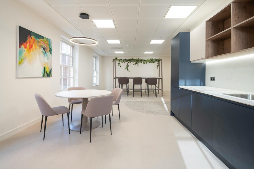 42 Trinity Ct, Londres à louer - Photo de l’immeuble – Image 2 sur 9