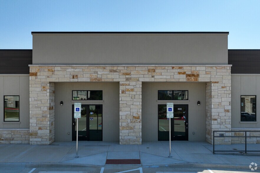 2168 N Lake Forest Dr, McKinney, TX à vendre - Photo de l’immeuble – Image 3 sur 4