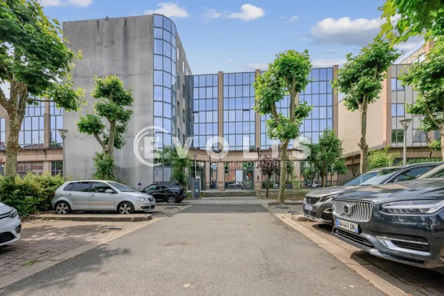 Bureau dans Neuilly-Plaisance à louer - Photo de l’immeuble – Image 1 sur 14