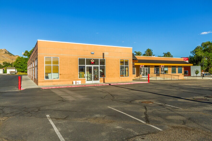 8555 Magna Main st, Magna, UT à louer - Photo de l’immeuble – Image 2 sur 25