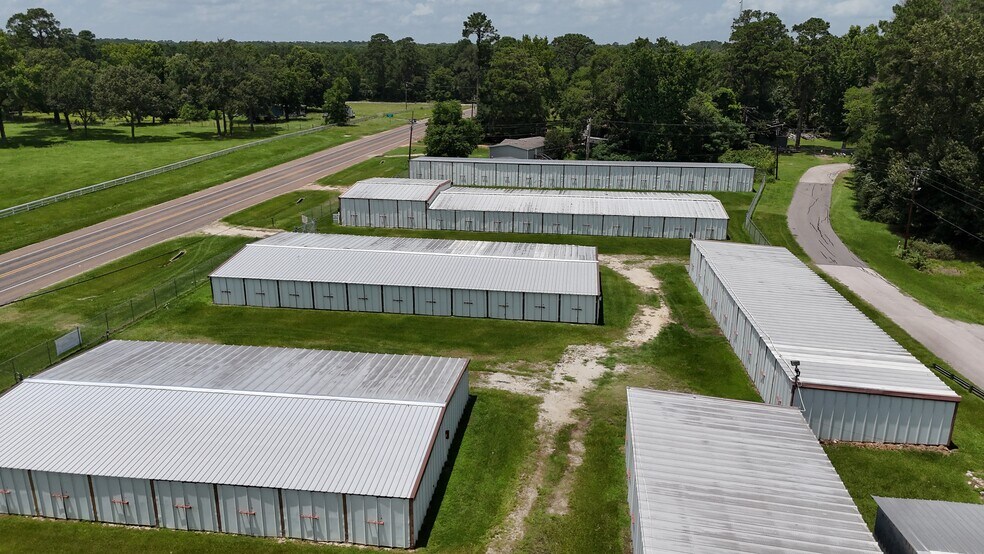 515 State Highway 156, Pointblank, TX à vendre - Photo de l’immeuble – Image 2 sur 13