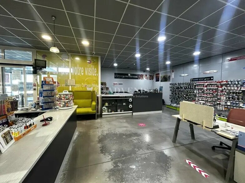 Local commercial dans à vendre - Photo intérieure – Image 3 sur 11