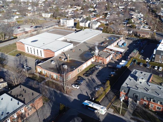 1540 Rue Des Patriotes, Laval, QC à louer Photo de l’immeuble– Image 1 sur 3