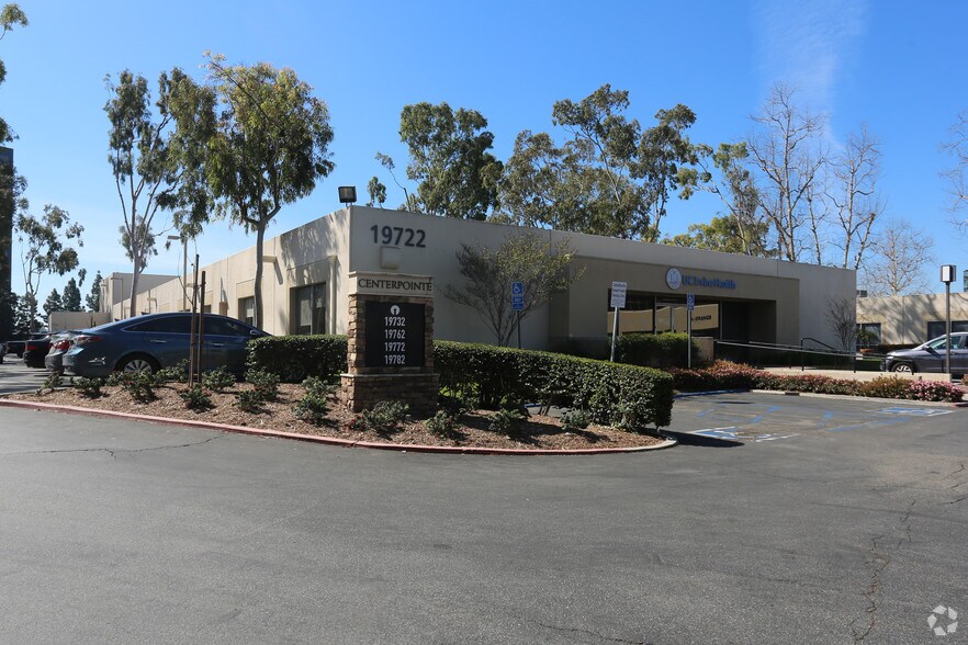 19722 MacArthur Blvd, Irvine, CA à louer - Photo de l’immeuble – Image 3 sur 8