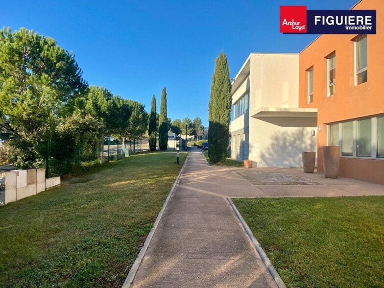 220 Rue Denis Papin, Aix-en-Provence à louer - Photo de l’immeuble – Image 1 sur 9