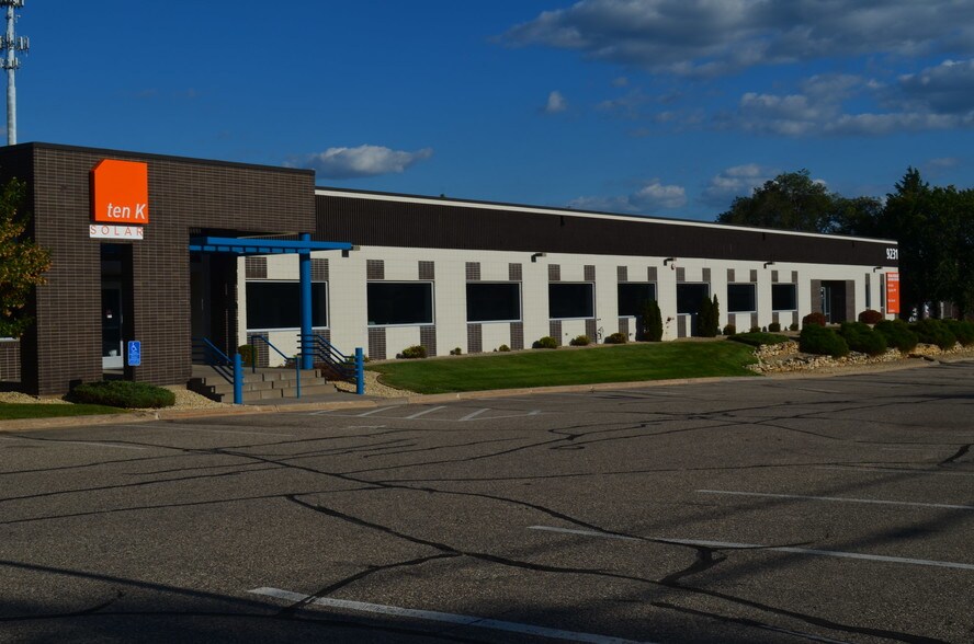 9231 Penn Ave S, Bloomington, MN à louer - Photo de l’immeuble – Image 2 sur 7