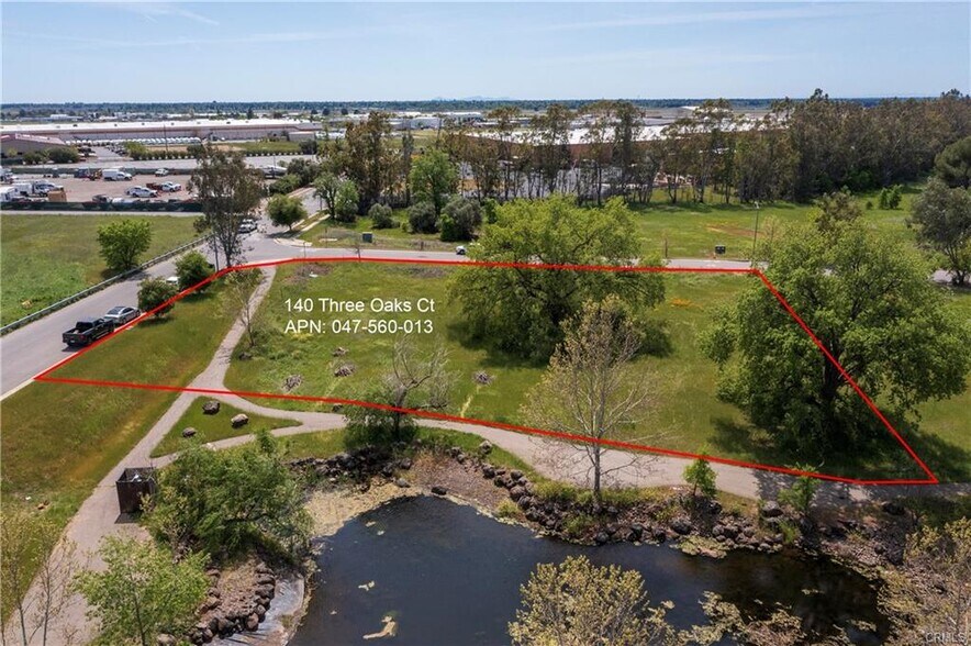 140 Three Oaks Ct, Chico, CA à vendre - Photo de l’immeuble – Image 2 sur 7