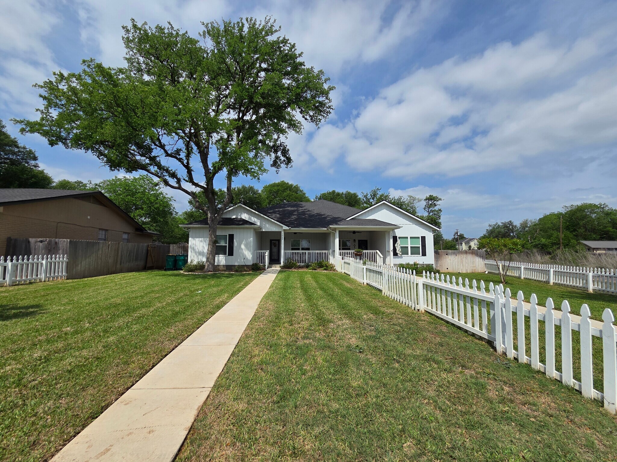 1022-1024 N Wall st, Belton, TX à vendre Photo principale– Image 1 sur 3
