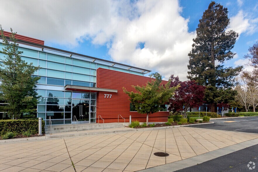777 E Middlefield Rd, Mountain View, CA à louer - Photo de l’immeuble – Image 3 sur 14