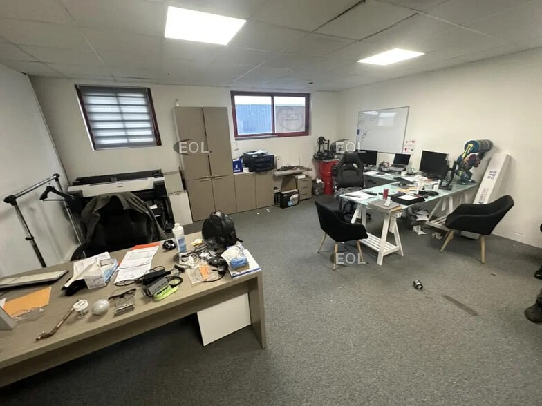 Local d’activités dans Gretz-Armainvilliers à louer - Photo de l’immeuble – Image 3 sur 7