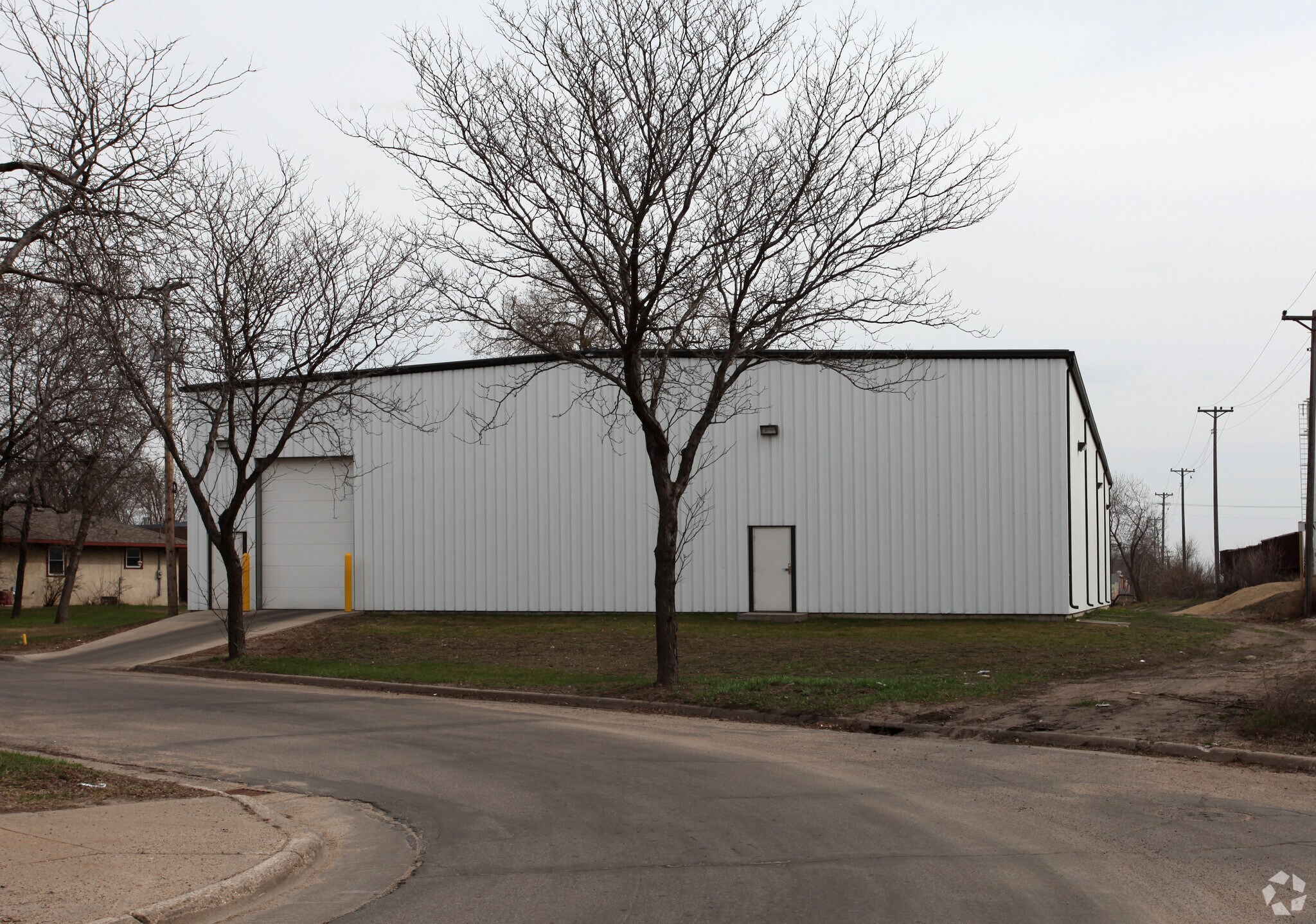 2604-2607 6TH ST NE & 600 26TH Ave NE portefeuille de 2 biens à vendre sur LoopNet.fr Photo de l’immeuble– Image 1 sur 3