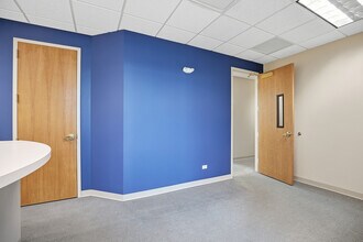 213 Front St, McHenry, IL à louer Photo intérieure– Image 2 sur 16