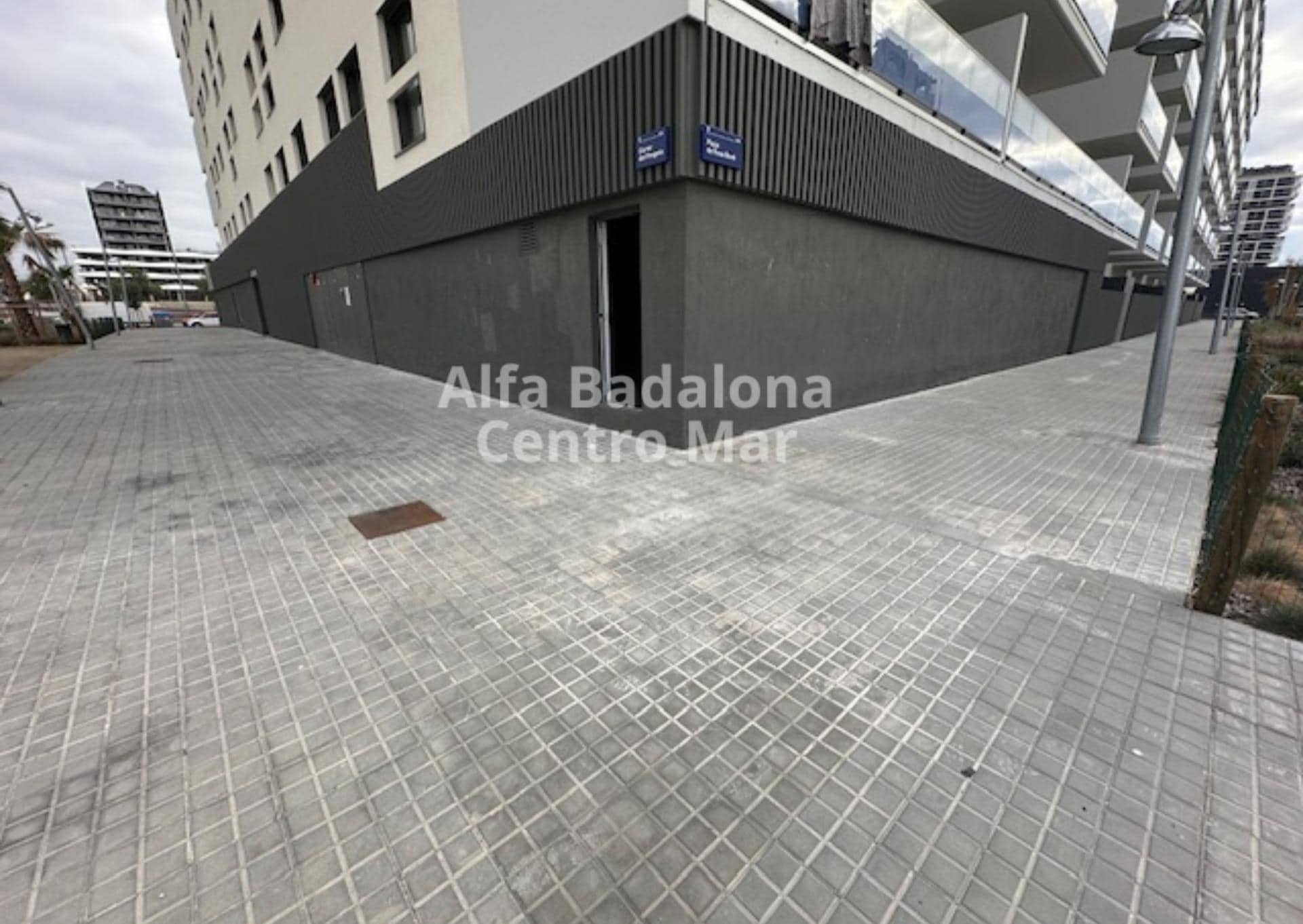 Local commercial dans Badalona, Barcelona à louer Photo intérieure– Image 1 sur 11