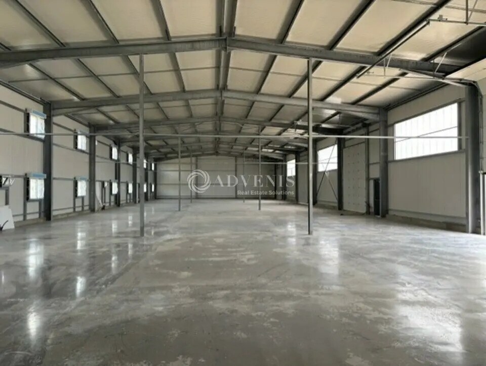 Local d’activités dans SAVIGNE-L'EVEQUE à louer Photo de l’immeuble– Image 1 sur 4