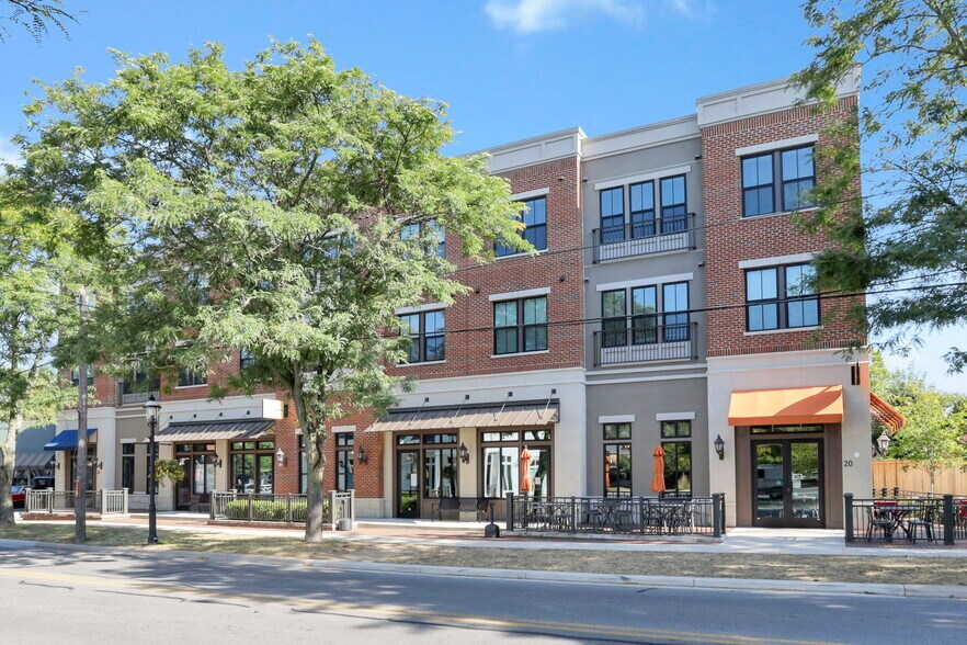 18-26 & 29-33 W Waterloo St portefeuille de 2 biens à vendre sur LoopNet.fr - Photo de l’immeuble – Image 2 sur 40