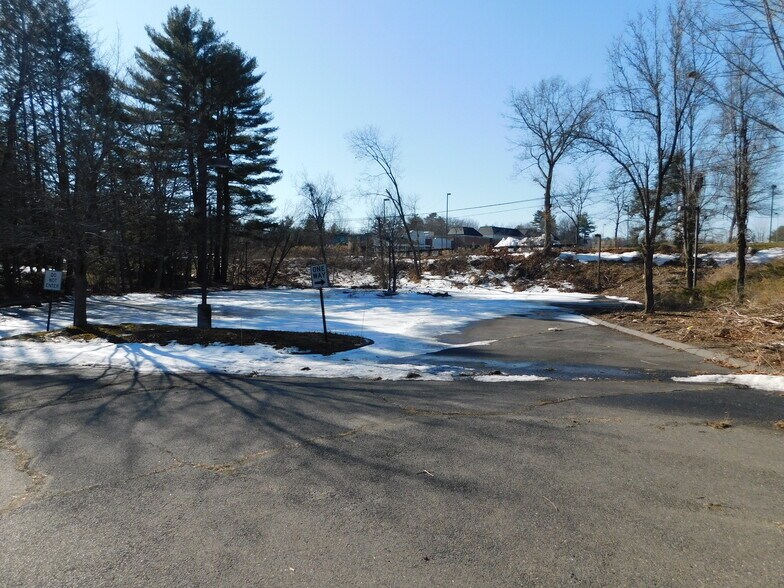 275-279 W Main St, Avon, CT à louer - Photo de l’immeuble – Image 3 sur 7