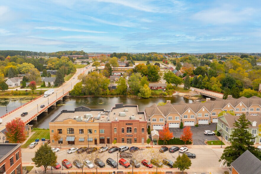 1212-1218 13th Ave, Grafton, WI à louer - Photo de l’immeuble – Image 2 sur 9