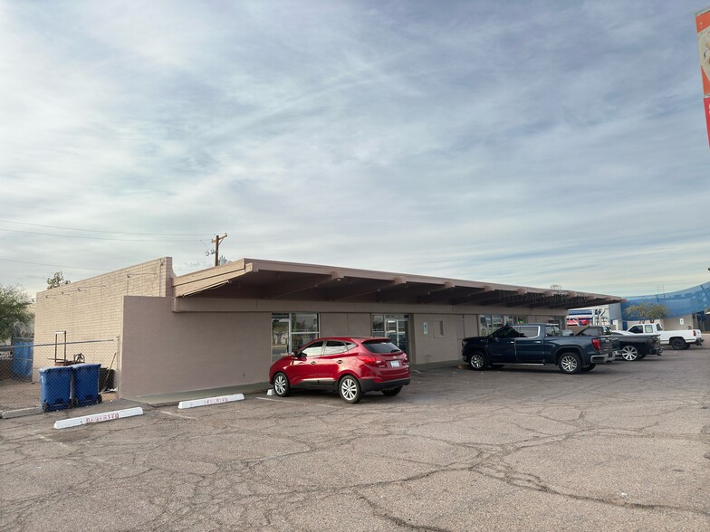 1704 N Country Club Dr, Mesa, AZ à vendre - Photo de l’immeuble – Image 2 sur 4