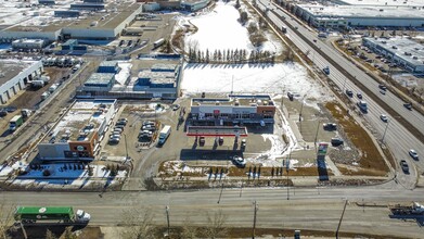 5333 61 Ave SE, Calgary, AB à louer Photo de l’immeuble– Image 2 sur 3