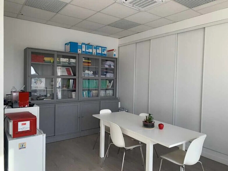 Bureau dans Pontault-Combault à louer - Photo intérieure – Image 3 sur 7