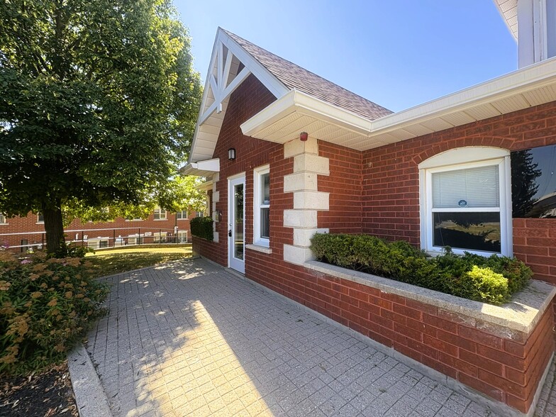 730-742 Arlington Park Pl, Kingston, ON à vendre - Photo principale – Image 1 sur 3