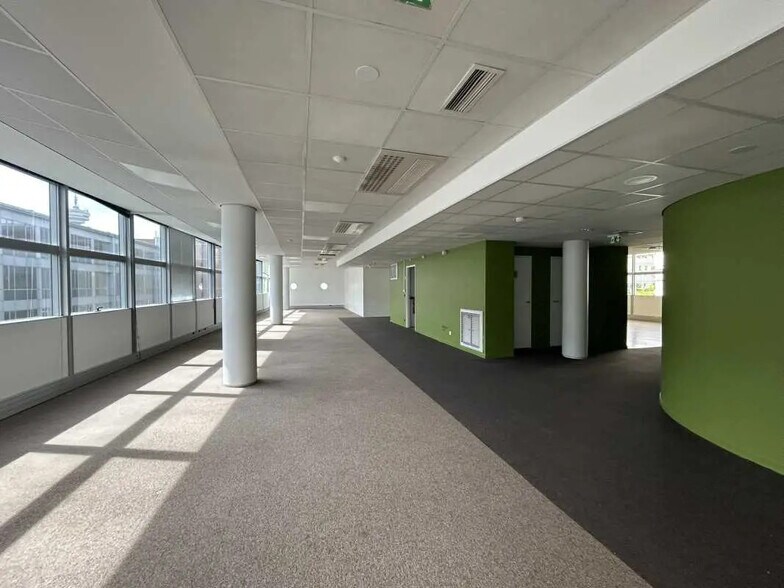 Bureau dans Pantin à louer - Photo de l’immeuble – Image 3 sur 17