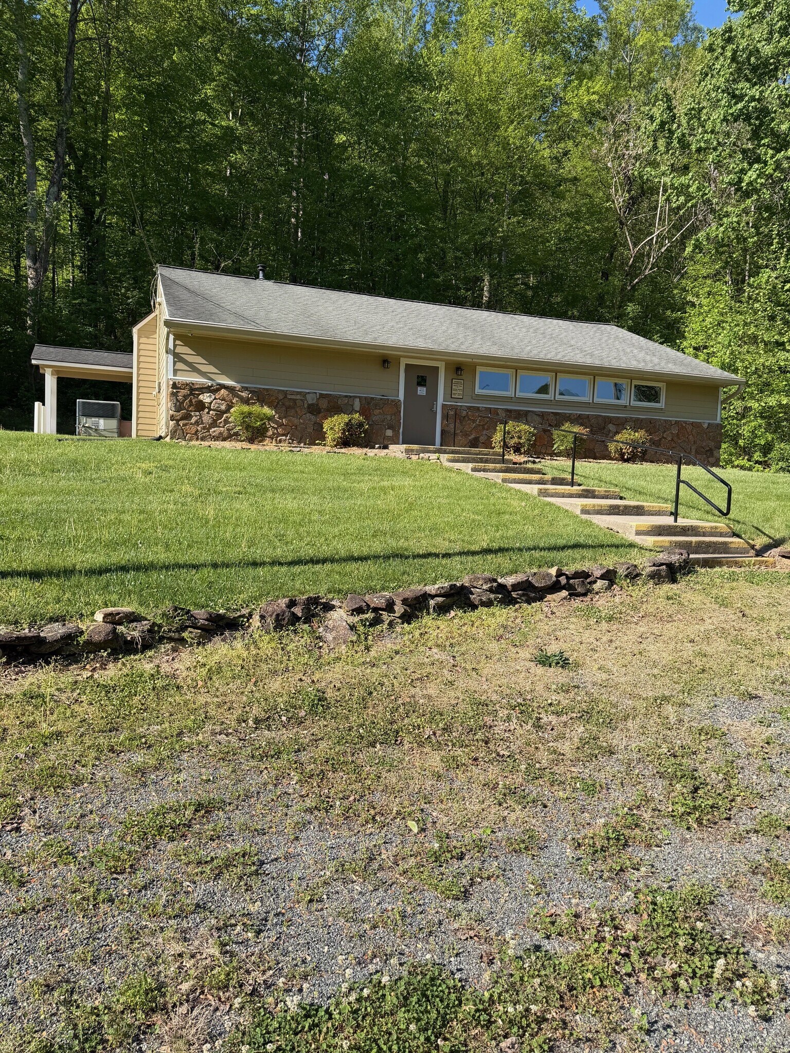 426 Eades Ln, Lovingston, VA à vendre Photo principale– Image 1 sur 22