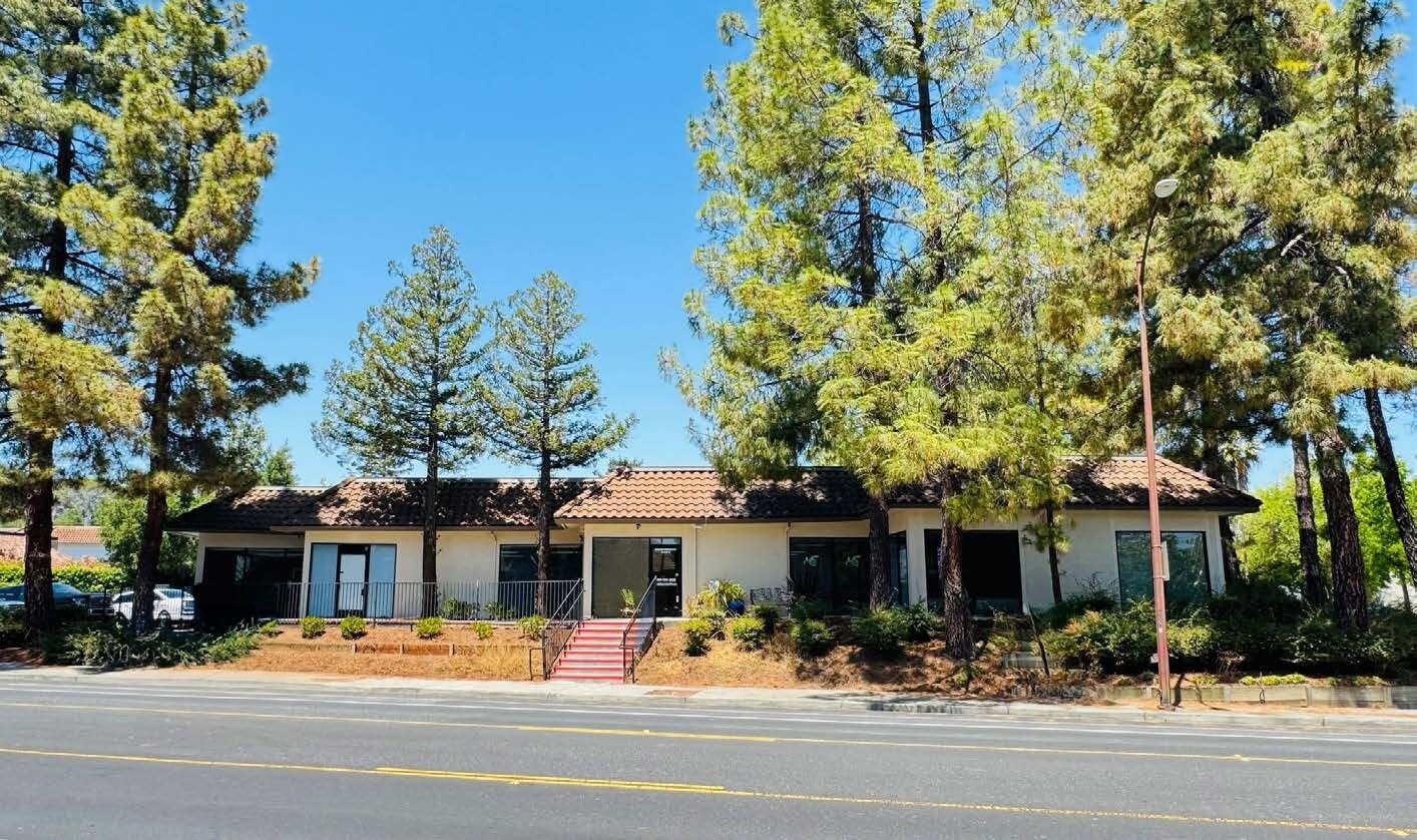 761 University Ave, Los Gatos, CA à louer Photo de l’immeuble– Image 1 sur 11