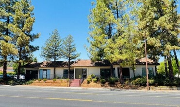 761 University Ave, Los Gatos, CA à louer Photo de l’immeuble– Image 1 sur 12