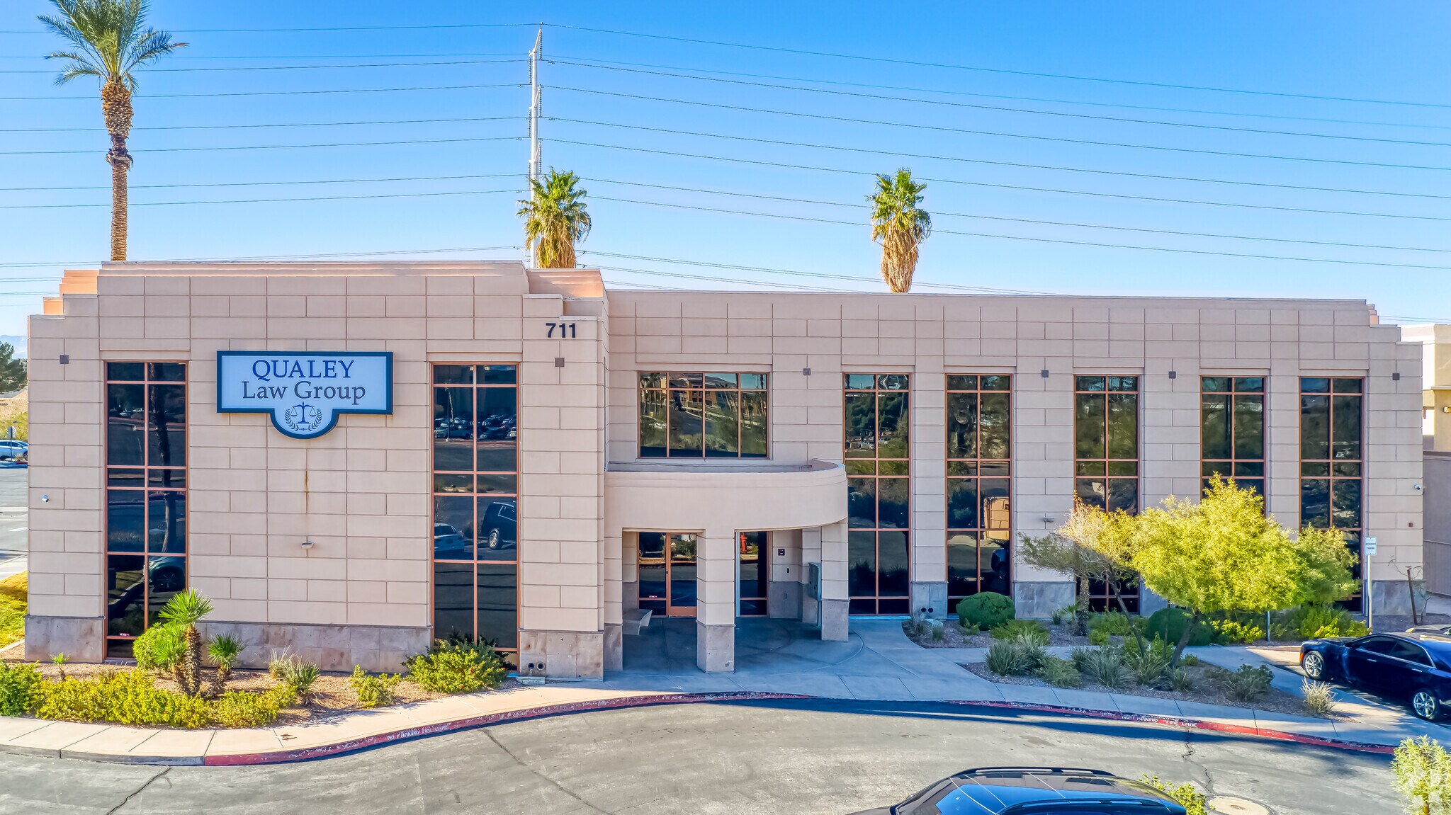711 Mall Ring Cir, Henderson, NV à louer Photo principale– Image 1 sur 25