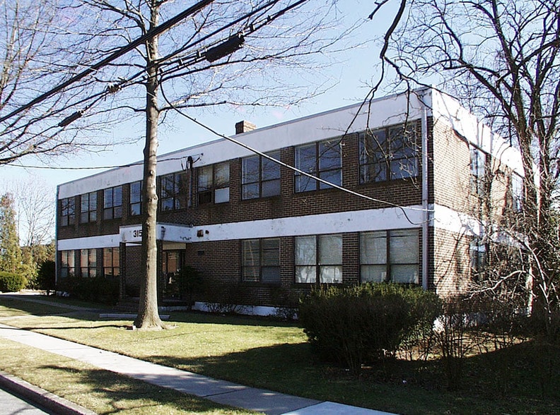 315 Lowell Ave, Mercerville, NJ à vendre - Photo principale – Image 1 sur 17