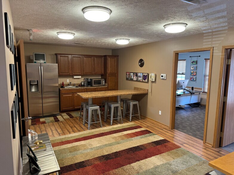 9930 Johnnycake Ridge Rd, Painesville, OH à vendre - Photo intérieure – Image 2 sur 8