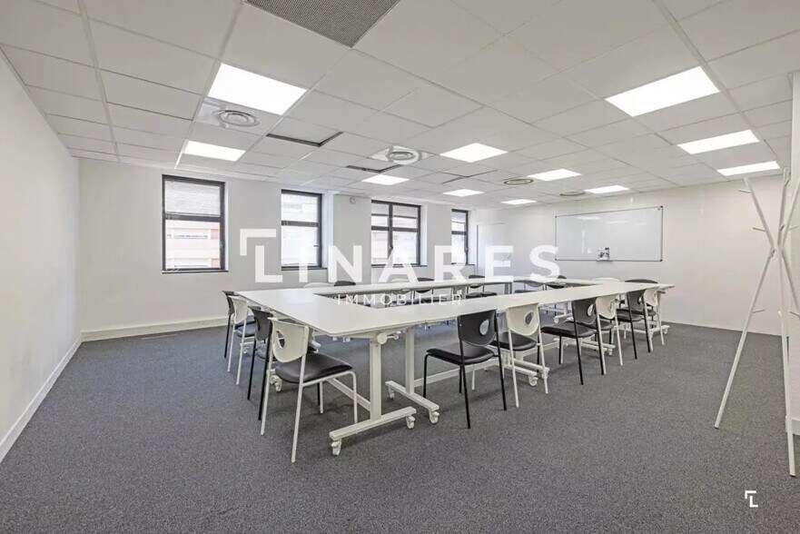 Bureau dans Marseille à louer - Photo de l’immeuble – Image 3 sur 8