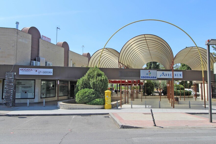 Local commercial dans Coslada, Madrid à vendre - Photo de l’immeuble – Image 2 sur 7