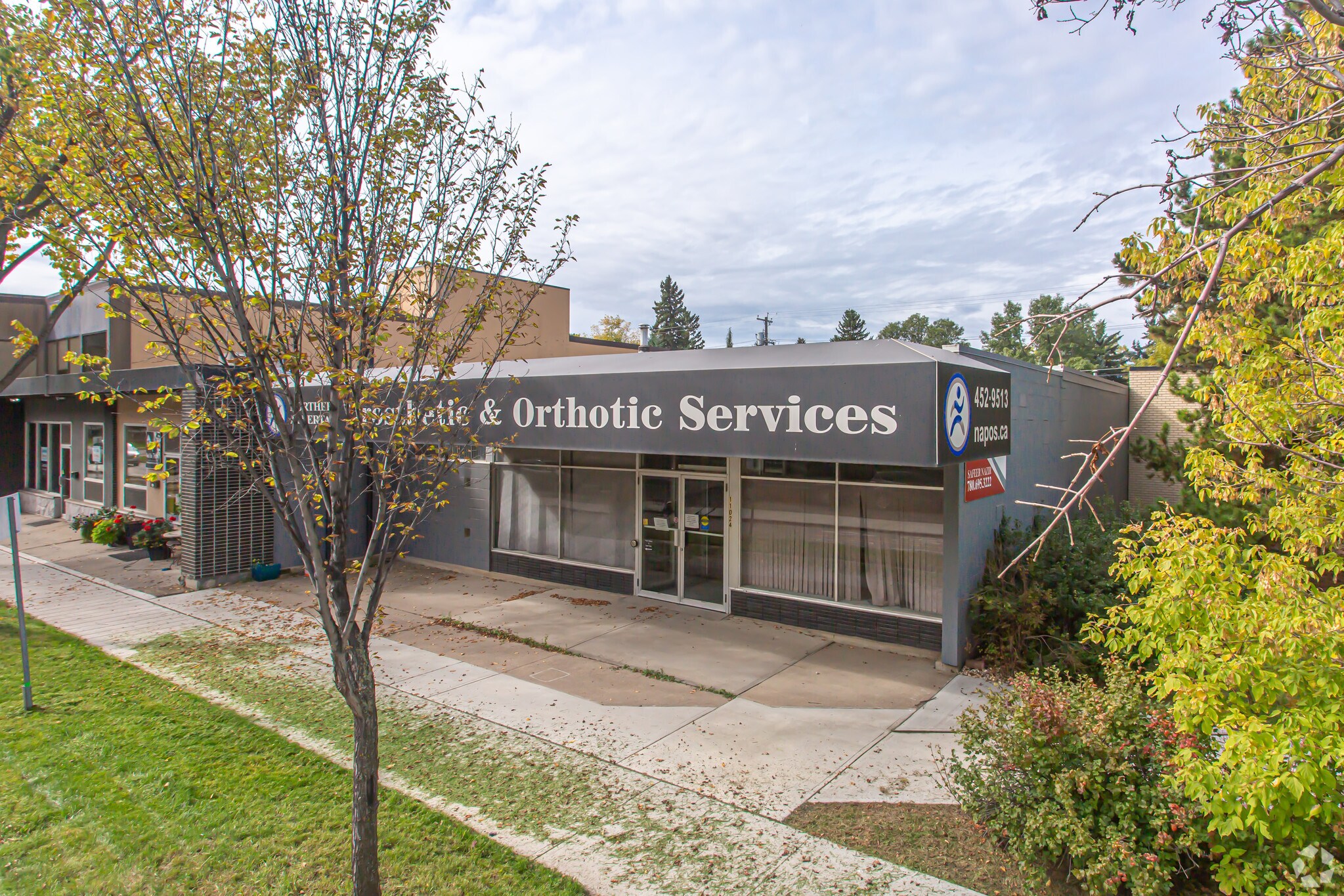 11024 127th St NW, Edmonton, AB à vendre Photo principale– Image 1 sur 7