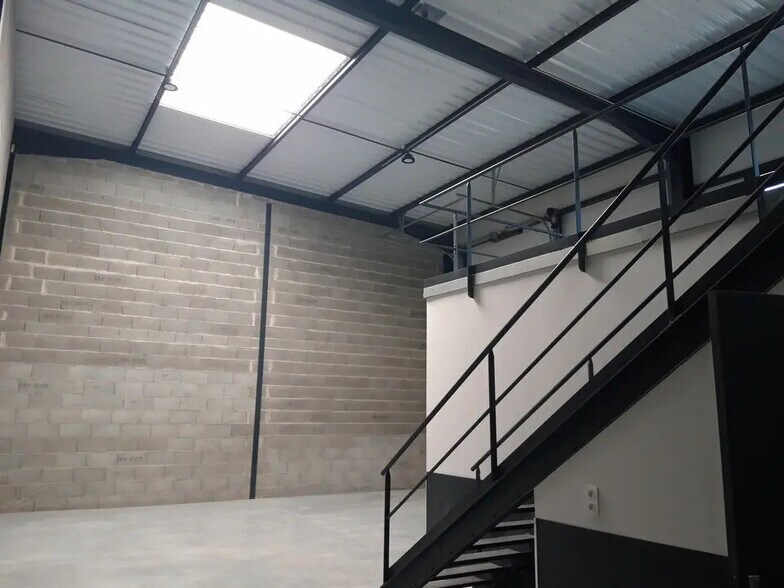 Industriel/Logistique dans Genay à louer - Photo intérieure – Image 1 sur 4