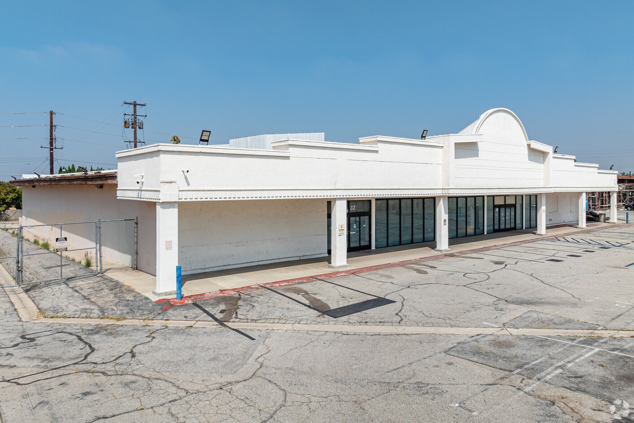 321 N Vincent Ave, Covina, CA à louer Photo principale– Image 1 sur 5