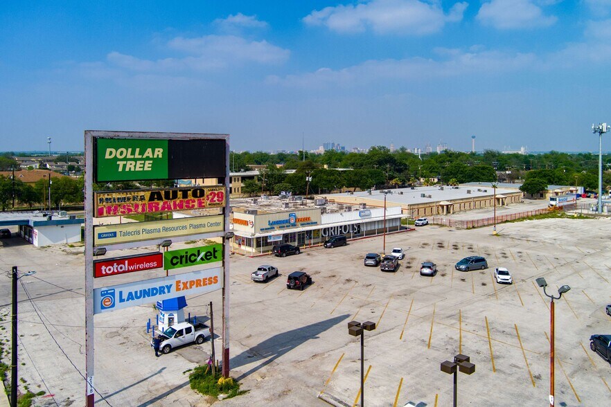 2118 S Zarzamora St, San Antonio, TX à vendre - Photo de l’immeuble – Image 2 sur 5